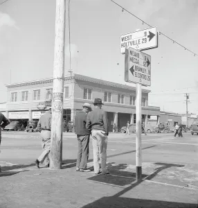 Crossroads Prints: Idle pea pickers discuss prospects for work