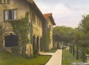Il Paradiso, Mrs. Dudley Peter Allen house, 1188 Hillcrest Avenue, Oak Knoll, Pasadena, CA, 1917. Creator: Frances Benjamin Johnston. Il Paradiso, Mrs. Dudley Peter Allen house, 1188 Hillcrest Avenue, Oak Knoll, Pasadena, CA, 1917