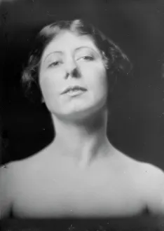 Haughty Prints: Illingsworth, Miss, portrait photograph, between 1917 and 1919. Creator: Arnold Genthe