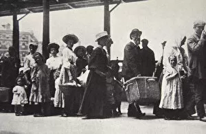 Immigrant Gallery: Immigrants arriving at Ellis Island, New York City, USA, c1905