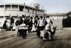 Immigrant Gallery: Immigrants to the USA landing at Ellis Island, New York, c1900