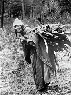 Indians, American Medicine Woman, or No-Ah-Tuh, 1913. Creator: Harris & Ewing. Indians, American Medicine Woman, or No-Ah-Tuh, 1913. Creator: Harris & Ewing