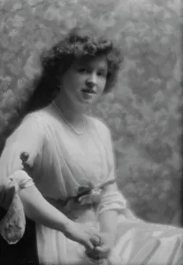 Ingalls, Gladys, Miss, portrait photograph, 1912 May 15. Creator: Arnold Genthe