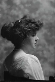 Ingalls, Gladys, Miss, portrait photograph, 1912 May 15. Creator: Arnold Genthe