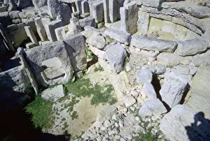 Megalithic Prints: Interior of the Hagar Qim temple on Malta