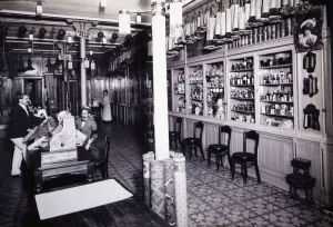 Interior of a toy store, carpets and cleaning objects located in 18 Puertaferrisa street