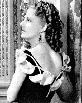 Irene Dunne, American film actress and singer, 1934-1935