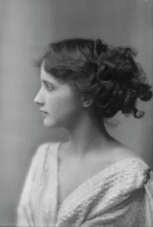 Isadora Duncan dancer, portrait photograph, between 1915 and 1923. Creator: Arnold Genthe