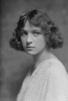 Isadora Duncan dancer, portrait photograph, between 1915 and 1923. Creator: Arnold Genthe