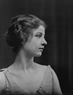 Isadora Duncan dancer, portrait photograph, between 1915 and 1923. Creator: Arnold Genthe