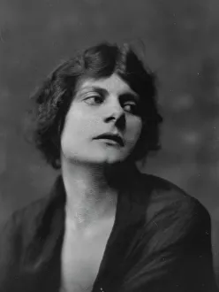 Isadora Duncan dancer, portrait photograph, between 1915 and 1923. Creator: Arnold Genthe
