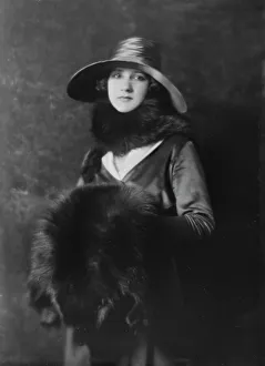Isadora Duncan dancer, portrait photograph, between 1915 and 1923. Creator: Arnold Genthe