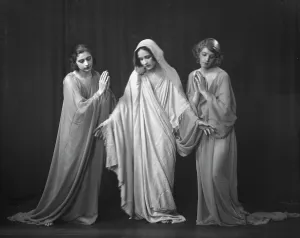 Isadora Duncan dancers, between 1915 and 1923. Creator: Arnold Genthe