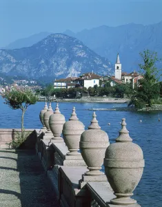 Balustrade Collection: Isola dei Pescatori, Lake Maggiore, Italy
