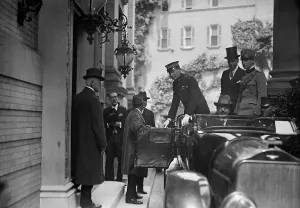 Nobel Prize Prints: Italian Commission To U.S. - Marconi Leaving Car