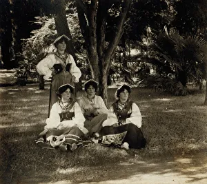 Italian women, between 1905 and 1915. Creator: Sergey Mikhaylovich Prokudin-Gorsky