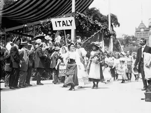 4th July Prints: Italy in N.Y. 4th July parade, between c1910 and c1915. Creator: Bain News Service