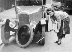 Garage Prints: Ivy Cummings changing a tyre on a 1925 Singer 10/26, London, c1925