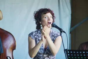 Dankworth Prints: Jacqui Dankworth, Daneby Hall, Tunbridge Wells, Kent. Artist: Brian O Connor