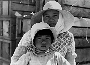 Picker Prints: Japanese mother and daughter, agricultural workers near Guadalupe