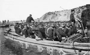 Troop Gallery: Japanese troops landing at Chinnampo, Russo-Japanese War, 1904