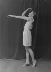 Tiptoe Prints: Jareski, Mr. 1916 Apr. 6. Creator: Arnold Genthe
