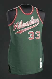 Autograph Gallery: Jersey for the Milwaukee Bucks worn and signed by Kareem Abdul-Jabar, 1973-1975