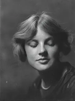 Privacy Prints: Johnston, Justine, Miss, portrait photograph, 1917. Creator: Arnold Genthe