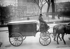Morgan J P Sr Prints: J.P. Morgan hearse, Stuyvesant Sq. 1913. Creator: Bain News Service
