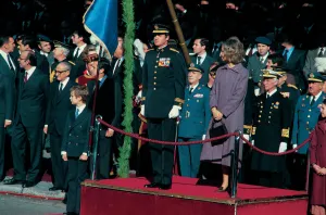Carlos Prints: Juan Carlos I, King of Spain, with Queen Sofia and Prince Felipe, presiding over