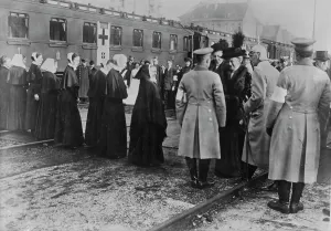 Railway Carriage Prints: Kaiserin visiting a train of the wounded at Breslau