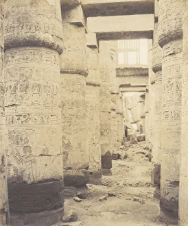 Karnak (Thebes), Palais - Salle Hypostyle - Fenetre et Chapiteaux des