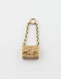 Keepsake in the Form of a Purse, England, c. 1850. Creator: Unknown