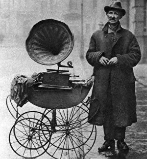 Kerb-side gramophone-player, Holborn, London, 1926-1927