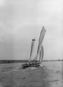 Lee Quarter Prints: The ketch Corinda under sail. Creator: Kirk & Sons of Cowes
