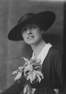 Corsage Prints: King, G. Miss, portrait photograph, 1915 Apr. 24. Creator: Arnold Genthe