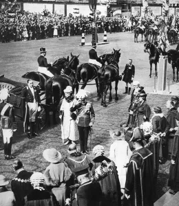 State Occasion Prints: King George V and the mayors of the north London boroughs at Marylebone