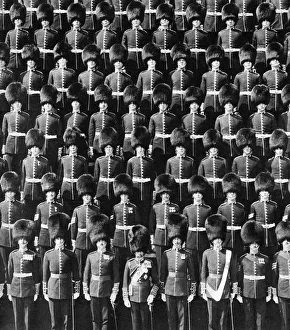 Images Dated 17th August 2007: The King and his guards, 1935