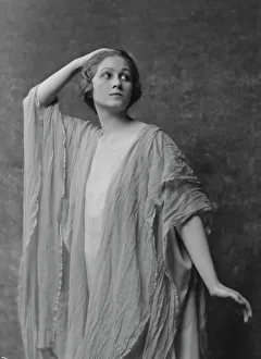 Kratzet, T. Miss, portrait photograph, 1917. Creator: Arnold Genthe