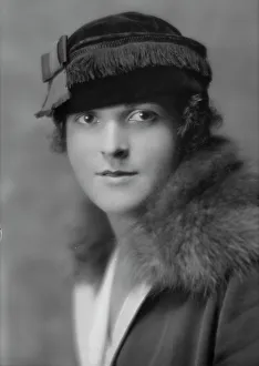 Fringed Prints: Kraus, Viola M. Miss, portrait photograph, 1914. Creator: Arnold Genthe