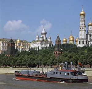 Kremlin seen across the Moskva river