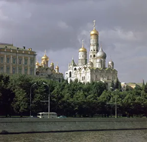 Kremlin seen across the Moskva river