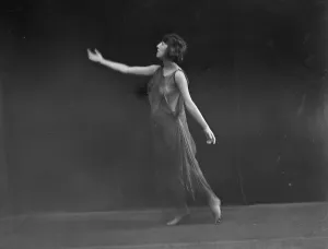 Kubert, Chloe, Miss, 1919 Creator: Arnold Genthe