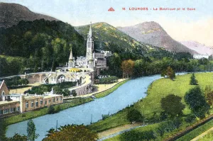 Midi Pyrenees Collection: La Basilique et le Gave, Lourdes, France, 1933