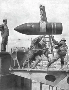 Shells Prints: La Bataille de la Somme; L'obus de 400: Preparation de l'action sur le front francais