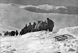 Hauling Prints: La campagne d'hiver en Orient; La halage a bras d'un canon sur une position italienne