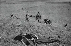La Campagne Macedonienne; Les cavaliers serbes a pied se deploient en ligne de... 1916. Creator: Unknown