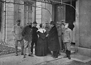 La Croix de Guerre de Soeur Louise, de Nancy; on felicite la vaillante superieure de... 1916. Creator: Unknown