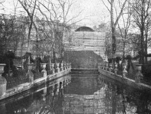 La Guerre a L'Allemande'; au Luxembourg: la fontaine Medicis, 1918. Creator: Unknown. La Guerre a L'Allemande'; au Luxembourg: la fontaine Medicis, 1918. Creator: Unknown