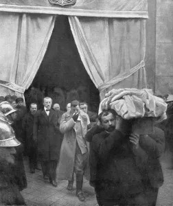 Pall Bearer Prints: La Guerre a L'Allemande'; un permissionnaire du front
